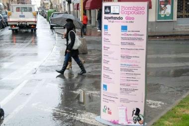 Un totem pubblicitario come quelli presi di mira dai vandali   