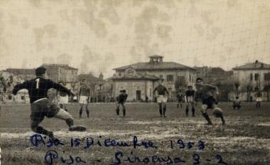 <b>AMARCORD</b> Dicembre 1953: Genovesi-gol dal dischetto (foto g.c. Associazione Cento) 