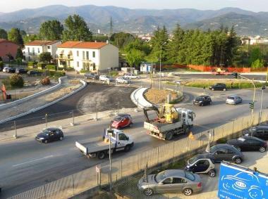 Il cantiere della rotatoria fra via Erbosa e via Toscana 