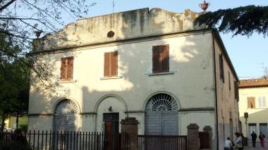 La casa del muratore e accanto l’ospedale Santa Verdiana