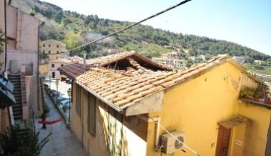 Crolla il tetto, chiuso l'ufficio postale