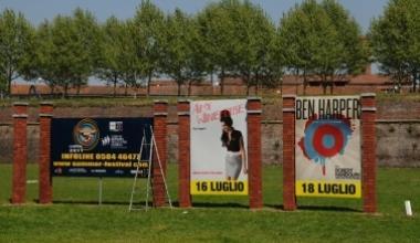 Bloccati i cartelloni sugli spalti