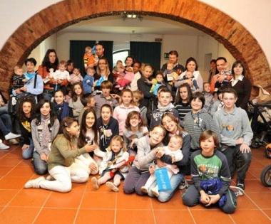 Studenti e bambini a villa Guerrazzi 