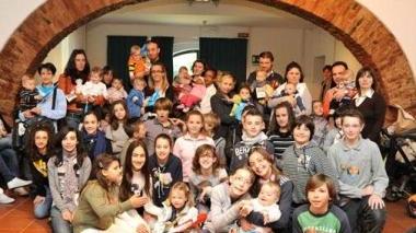 Studenti e bambini a villa Guerrazzi