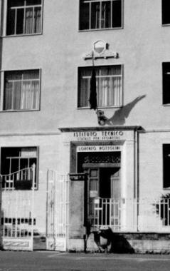 Furto nella notte all'istituto per geometri