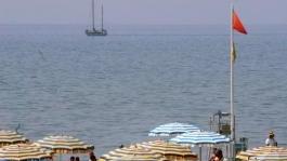 La spiaggia della Versilia al centro della guerra per le aste