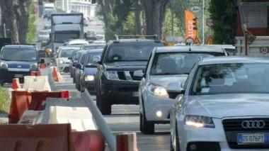 File di auto lungo l’Aurelia
