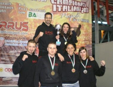 <b>KICK BOXE</b> La squadra pisana a Napoli   