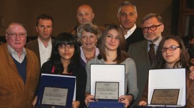 Le studentesse premiate Angelina Cuba, Miriam Canzanella e Manuela Albiani