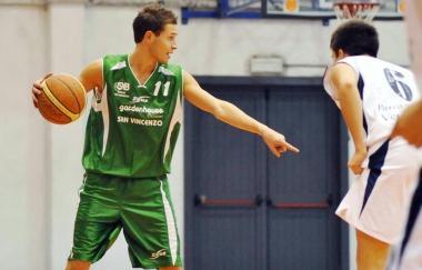 Mattia Venucci autore di quattro triple 