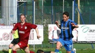 Un’azione del Pisa Sc contro la Pro Livorno