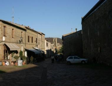 <b>SOVANA </b>il centro storico     