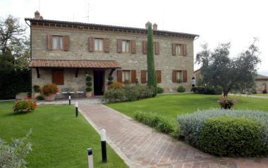 Le strutture in pietra degli agriturismi si abbinano alla tecnologia del web                