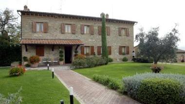 Le strutture in pietra degli agriturismi si abbinano alla tecnologia del web