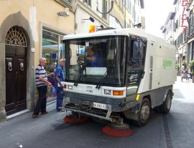 A sinistra Borchi, sopra mezzi Asm