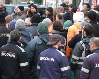 Lavoratori Lucchini a una manifestazione sindacale