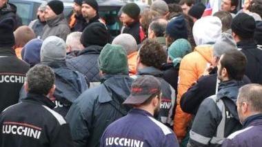 Lavoratori Lucchini a una manifestazione sindacale