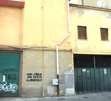 Da sinistra in senso orario: il retro dellex cinema dove saranno costruiti gli appartamenti La facciata dellex Gran Guardia com&egrave; oggi e il secondo piano dove trover&agrave; posto il cinema 