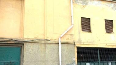 Da sinistra in senso orario: il retro dell’ex cinema dove saranno costruiti gli appartamenti La facciata dell’ex Gran Guardia com’è oggi e il secondo piano dove troverà posto il cinema
