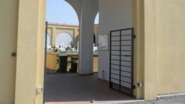 Trovano occupato il loculo che avevano già pagato