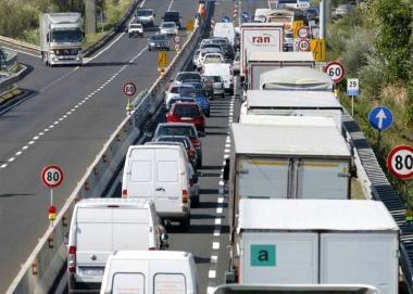 Auto e camion in cosa sulla Fi-Pi-Li a causa dei lavori  