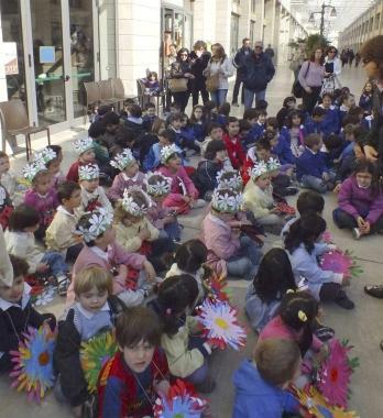 Sopra e a destra due momenti della festa 