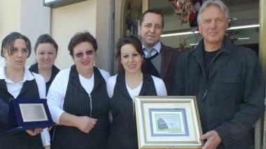 Yuri Sbrana e Alessandro Parra con Manuela Chelli e il suo staff