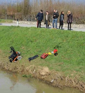 La carrozzina della disabile che scivolò nello Stella