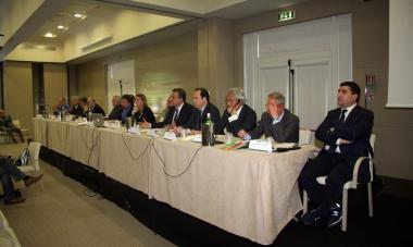 <b>SINDACI. </b>I primi cittadini e i presidenti dei consigli comunali riuniti insieme allUna hotel 