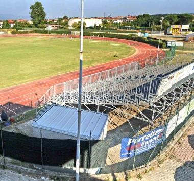 In alto lo stadio comunale sopra Patrizio Mungai 