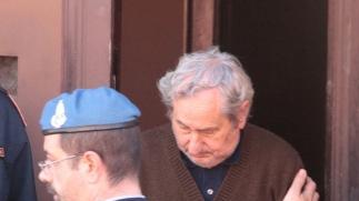 Giovanni Scotti, l’idraulico in pensione che uccise la propria moglie, al momento della traduzione in carcere