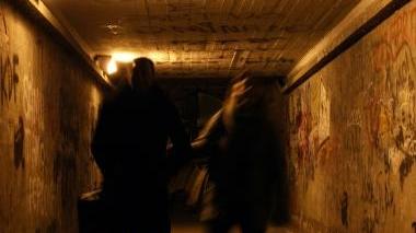 <b>PEDONI FANTASMA </b>Alcuni immagini notturne del sottopasso scattate dalla studentessa