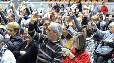 Il commissario dell’Aias Giulio Francesco Bagnale A sinistra un momento della assemblea del 16 aprile