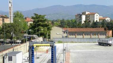 La parte del piazzale della Spar interessata dal progetto A fianco il direttore dell’azienda Franco Guidi