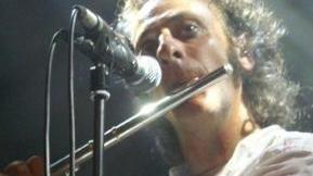 Due immagini dei Watch, cover band dei Genesis, in concerto