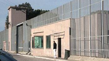 Pacco sospetto per il carcere di Livorno, allarme bomba a Genova