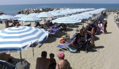 Baristi, camerieri e bagnini: sul litorale in arrivo 750 posti stagionali