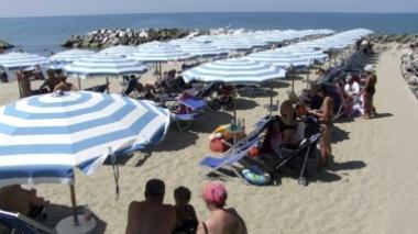 Baristi, camerieri e bagnini: sul litorale in arrivo 750 posti stagionali