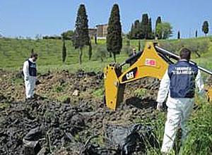 Rifiuti tossici nell'azienda agricola maxi-sequestro a Collesalvetti