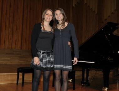Le due giovani pianiste 