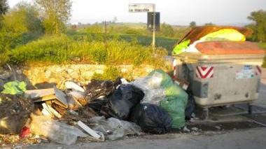 Alle Stiacciole altra discarica a cielo aperto