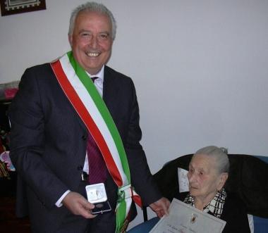  CENTO ANNI. La signora Annunziata Vermigli ha festeggiato il suo centesimo compleanno. Il ...