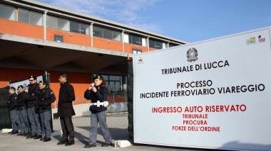 Sopra, via Ponchielli distrutta e le immagini tratte da due anni di proteste per pretendere verità e giustizia