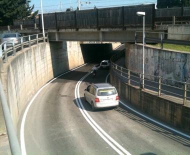Asfalto e griglie nuove Riaperto il sottopasso
