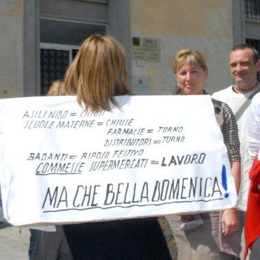 Una manifestazione di commesse (archivio) 