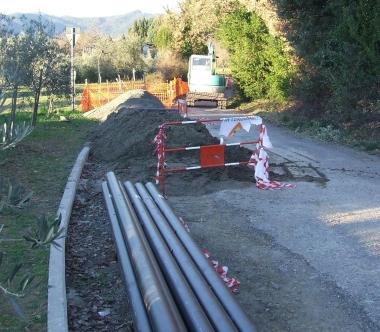 Un cantiere dei lavori al tele- riscaldamento sul territorio pomarancino    