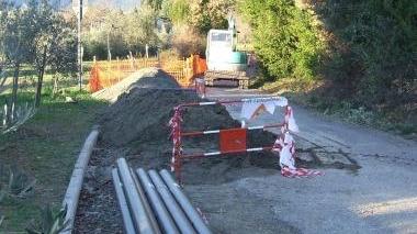 Un cantiere dei lavori al tele- riscaldamento sul territorio pomarancino
