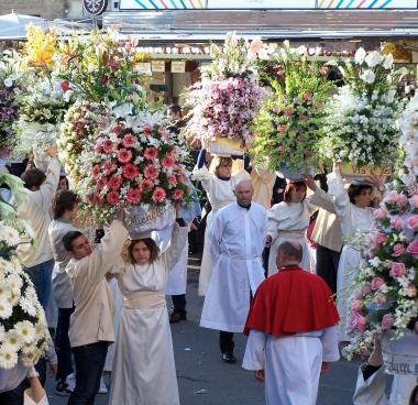 Un momento della processione delle paniere 