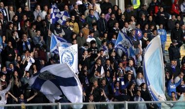 I tifosi azzurri della Maratona ieri hanno applaudito i giocatori dellEmpoli alla fine della partita 