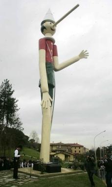 La statua di Pinocchio a Collodi 